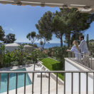 Villa-Balkon-auf-Pool